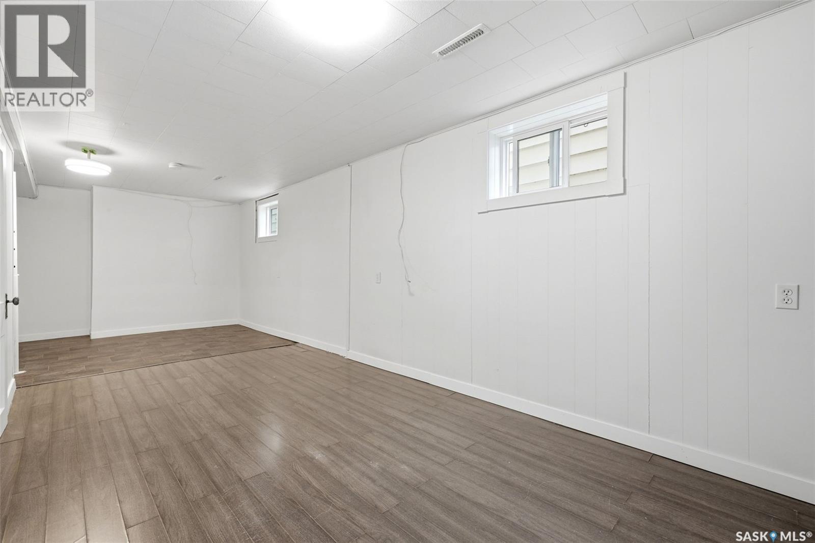 1321 Victoria AVENUE - 20