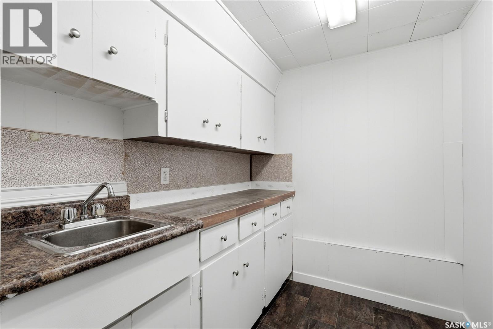 1321 Victoria AVENUE - 21