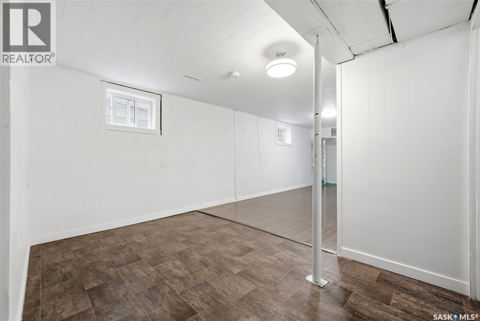 1321 Victoria AVENUE - 24