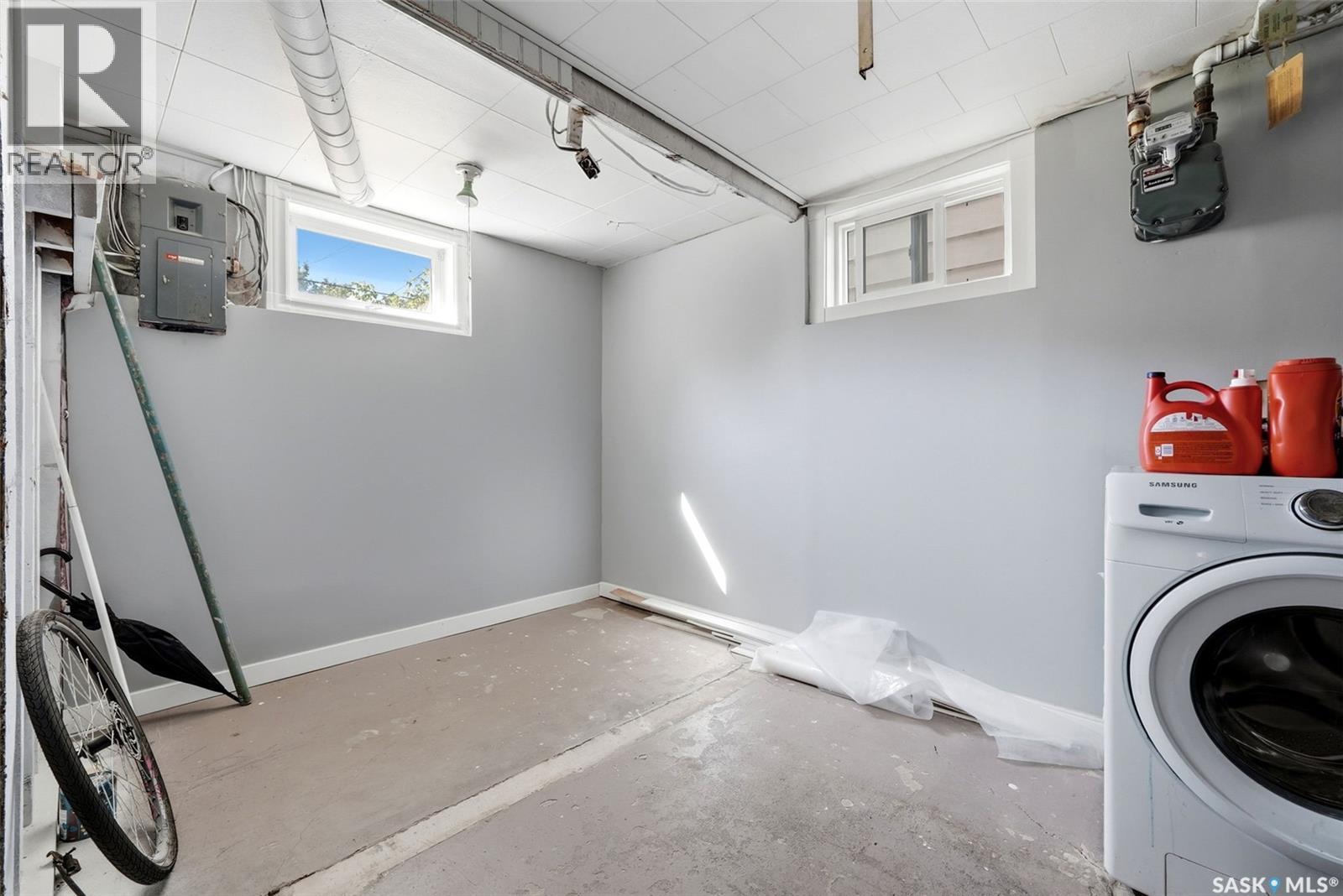 1321 Victoria AVENUE - 28
