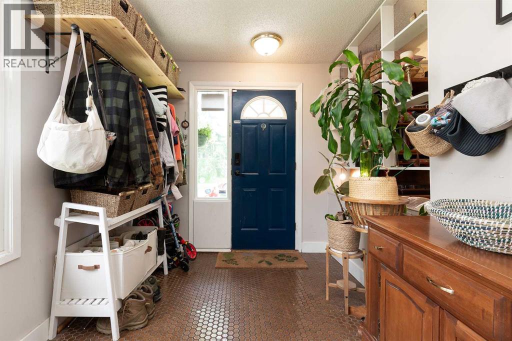 910 8 Street S - 3