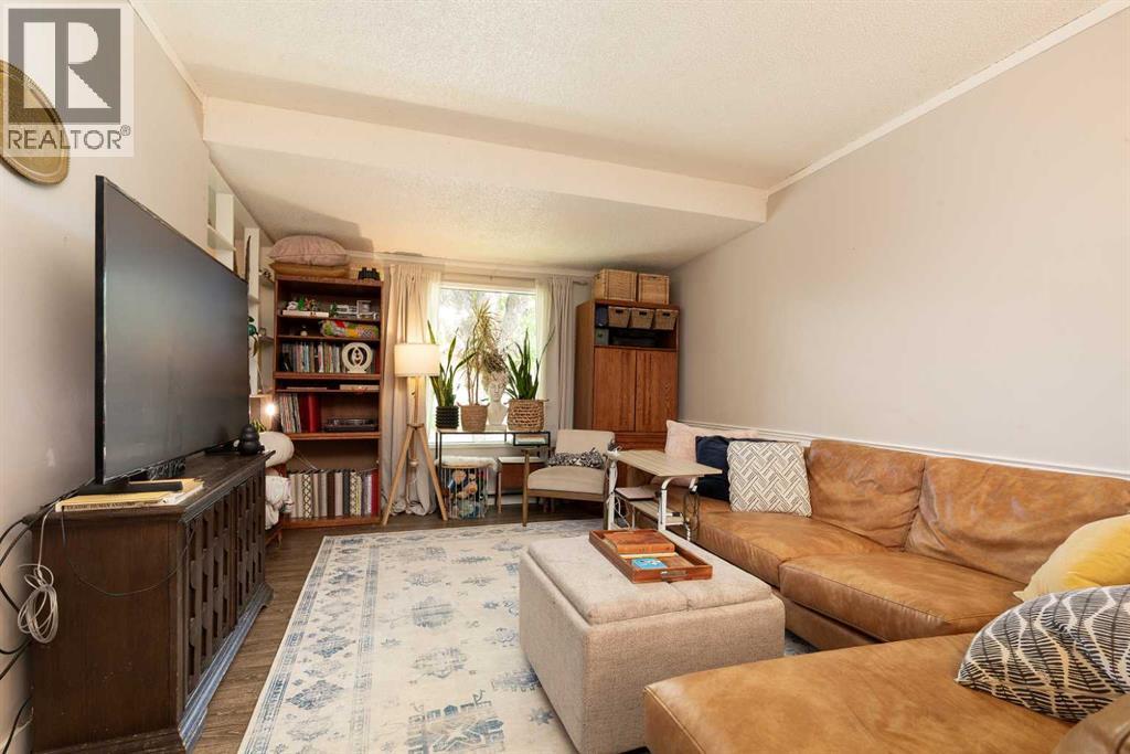910 8 Street S - 5