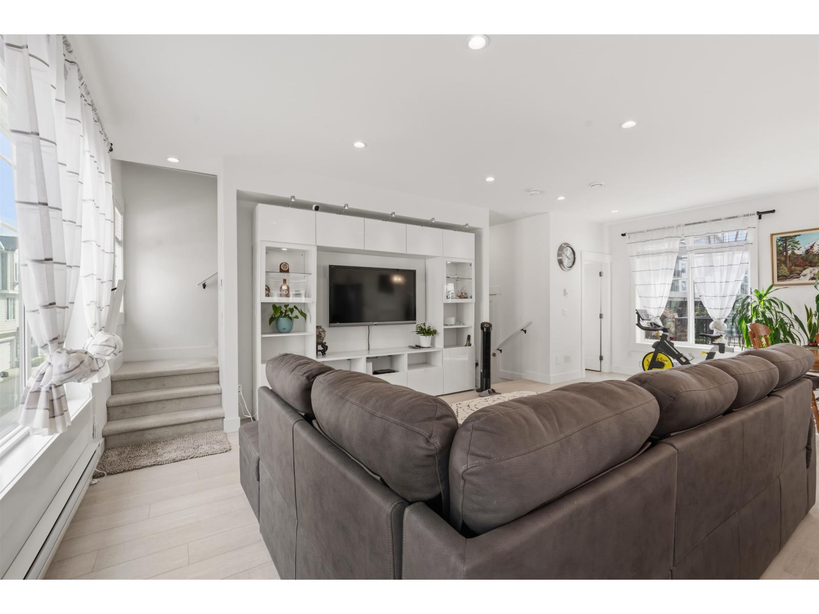 3 Bed, 3 Bath House for Sale in Surrey – 36 14499 64 AVENUE, Surrey – MLS# R3158511 - Image 10