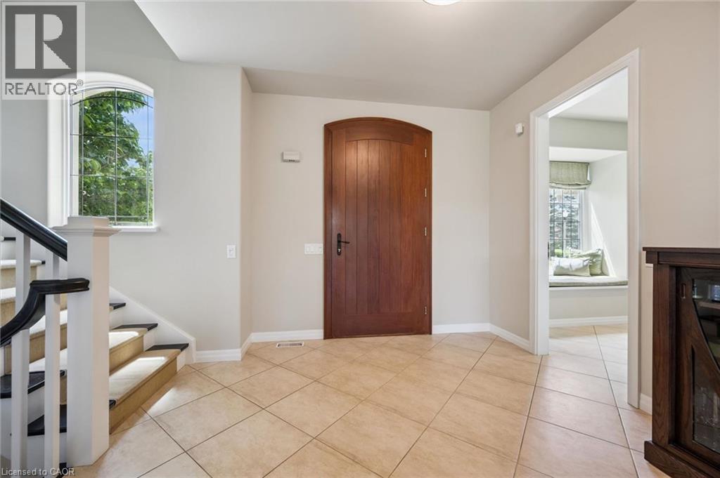 576 FALCONRIDGE Crescent - Image 5