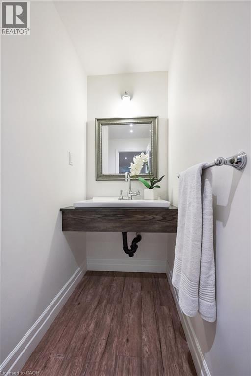 576 FALCONRIDGE Crescent - Image 38