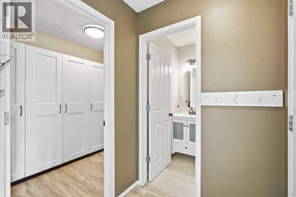 249 Inverness Park SE - 12