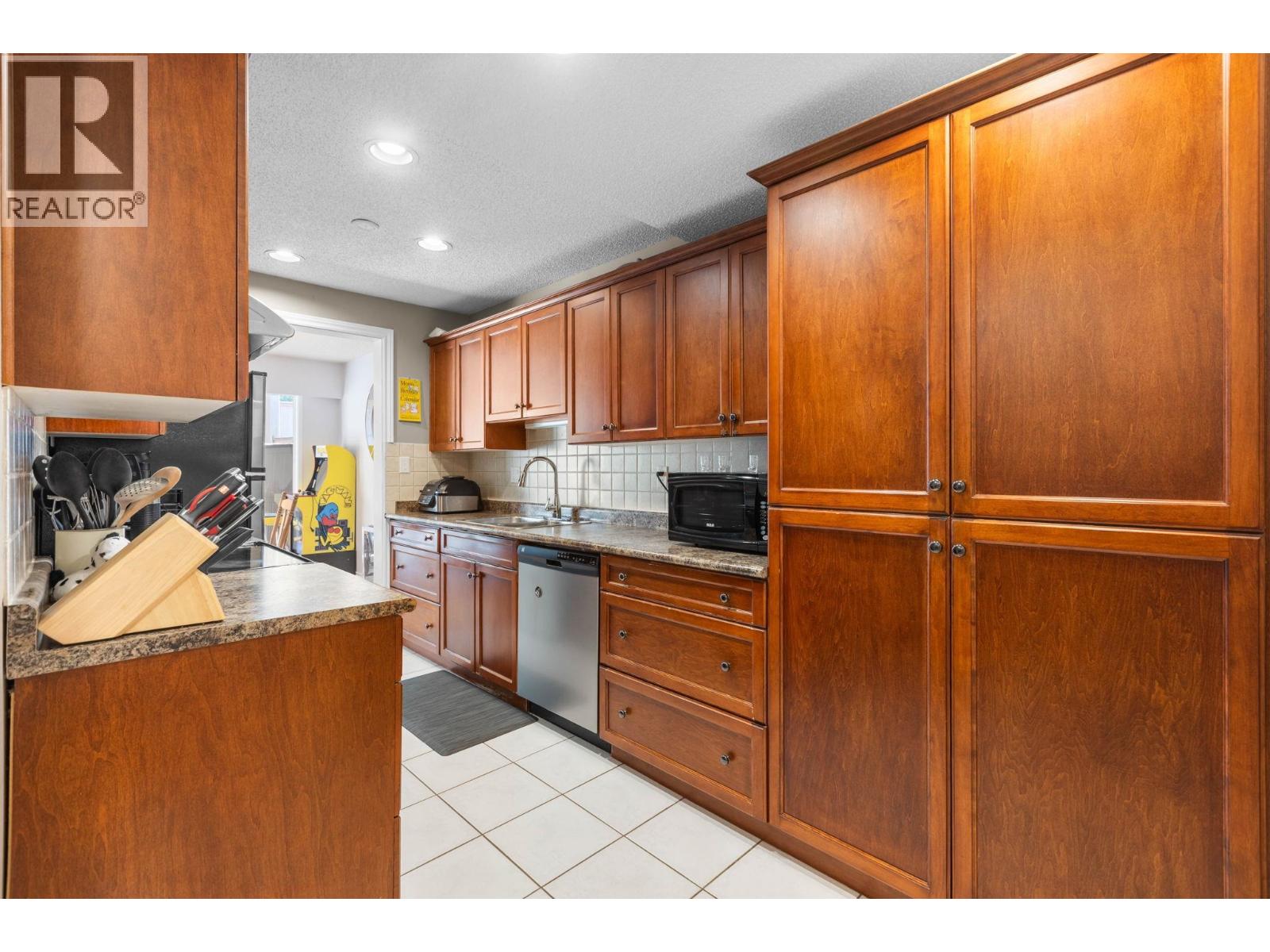 9010 CENTAURUS CIRCLE, Burnaby