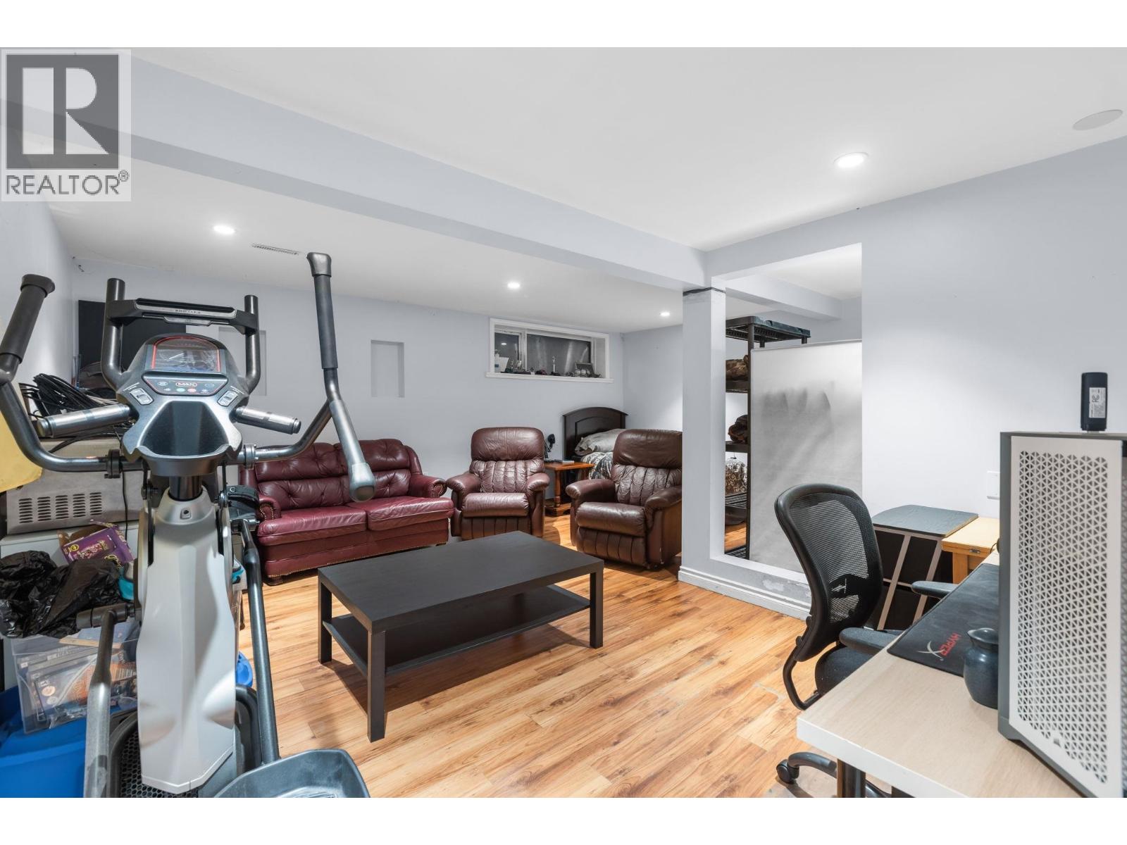 9010 CENTAURUS CIRCLE, Burnaby