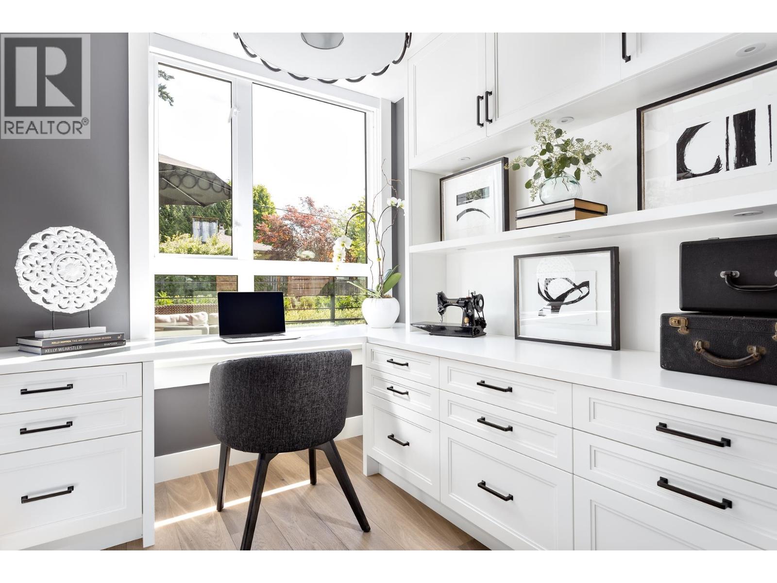 102 1055 RIDGEWOOD DRIVE, North Vancouver