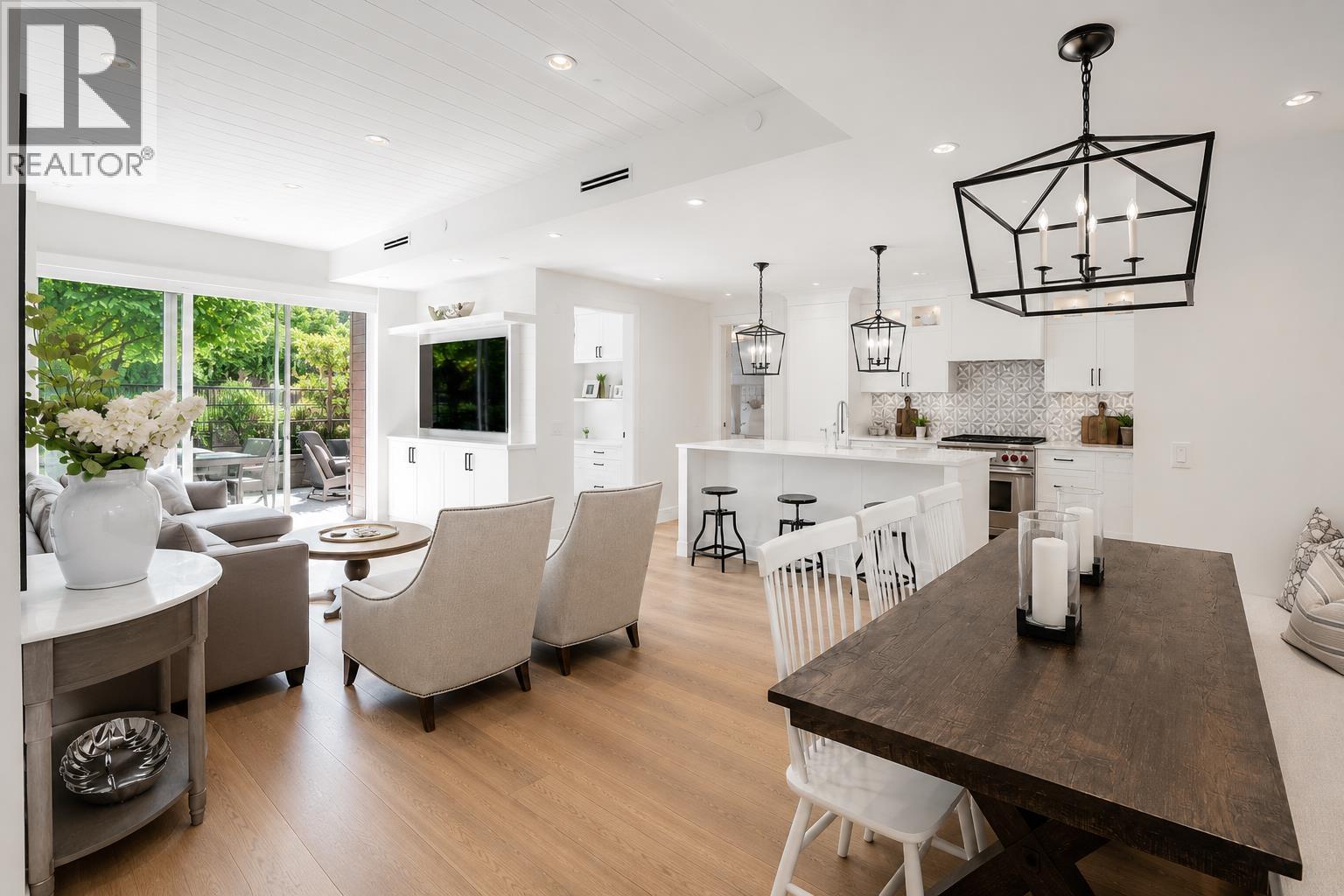 102 1055 RIDGEWOOD DRIVE, North Vancouver