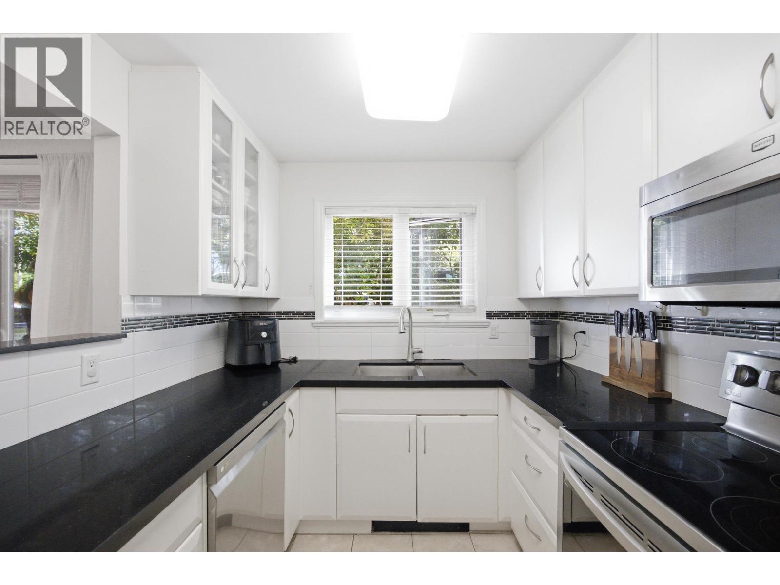 101 175 W 4TH STREET, North Vancouver
