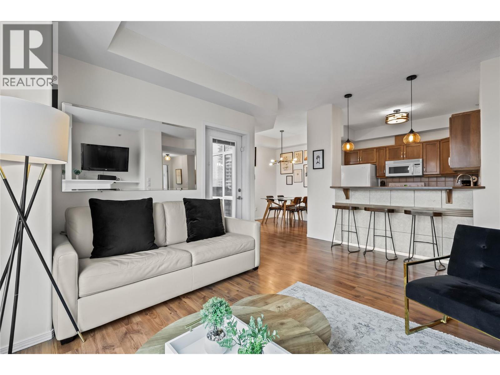 1128 Sunset Drive Unit# 1404, Kelowna