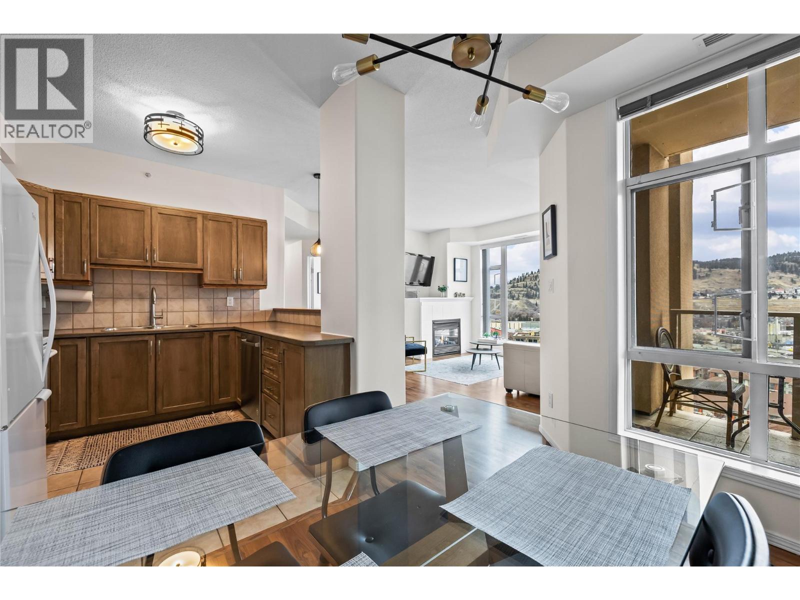 1128 Sunset Drive Unit# 1404, Kelowna