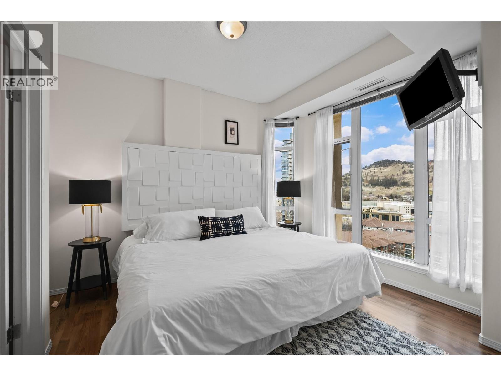 1128 Sunset Drive Unit# 1404, Kelowna