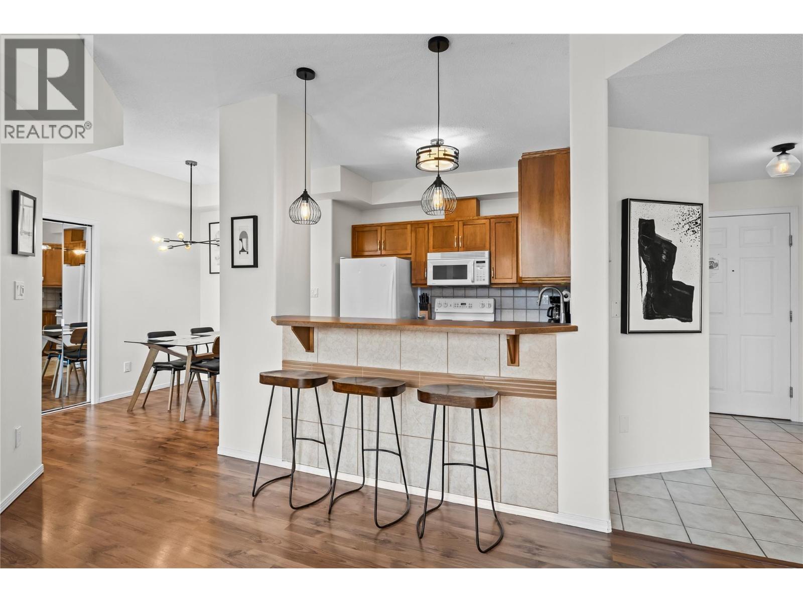1128 Sunset Drive Unit# 1404, Kelowna