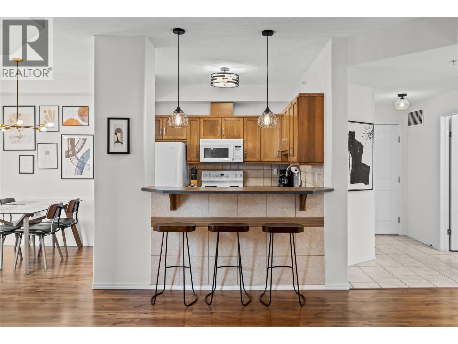 1128 Sunset Drive Unit# 1404, Kelowna