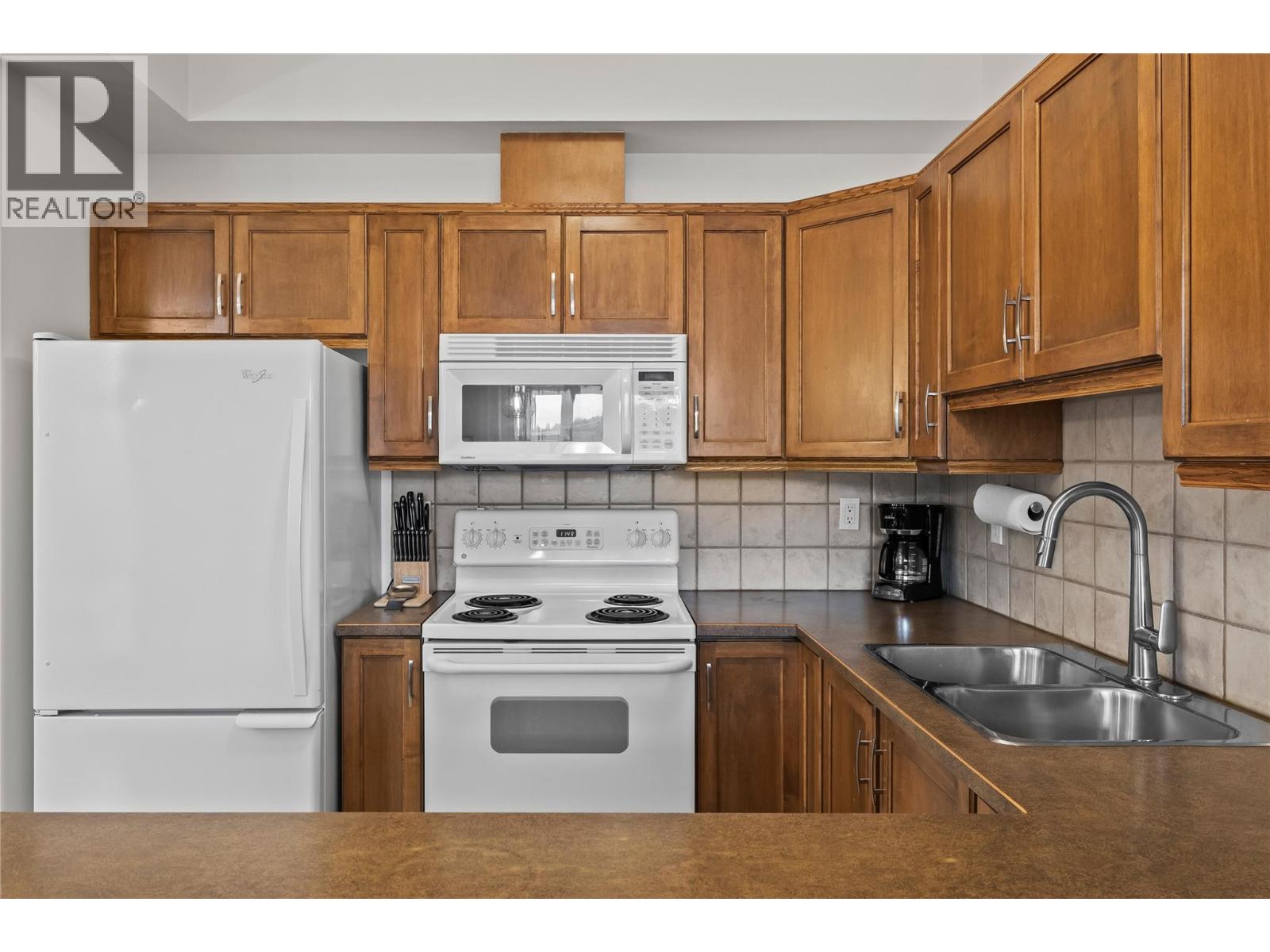 1128 Sunset Drive Unit# 1404, Kelowna