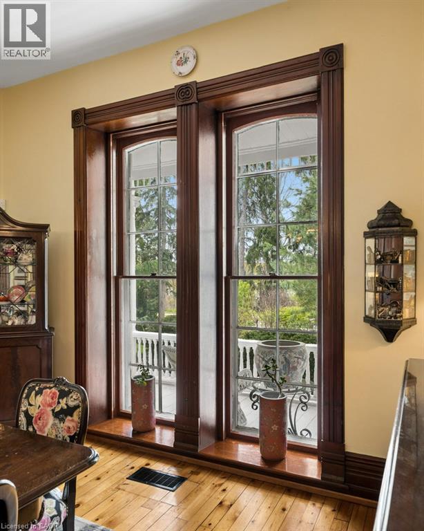 212 QUEEN ST E Street - Image 13