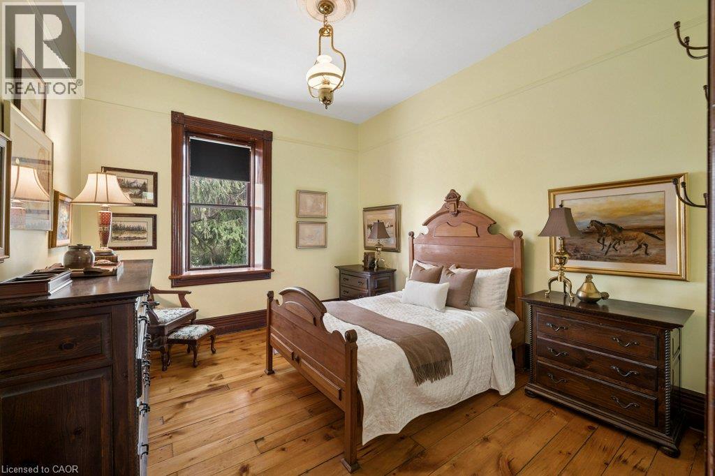 212 QUEEN ST E Street - Image 32