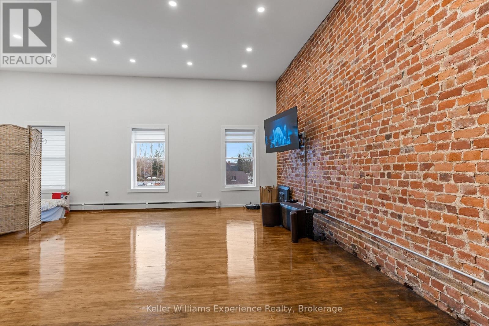 314 8TH STREET E - Image 13