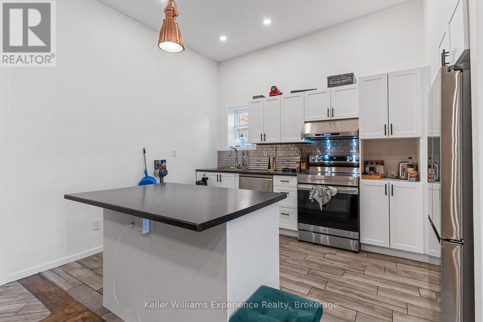 314 8TH STREET E - Image 15