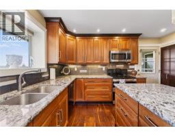 Entrance - 8109 Northwind Dr, Lantzville, BC V0R2H0 Photo 8