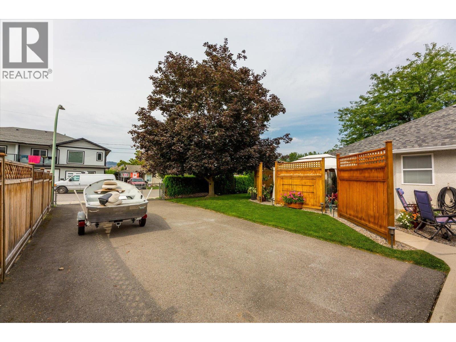 301 Fizet Avenue, Kelowna