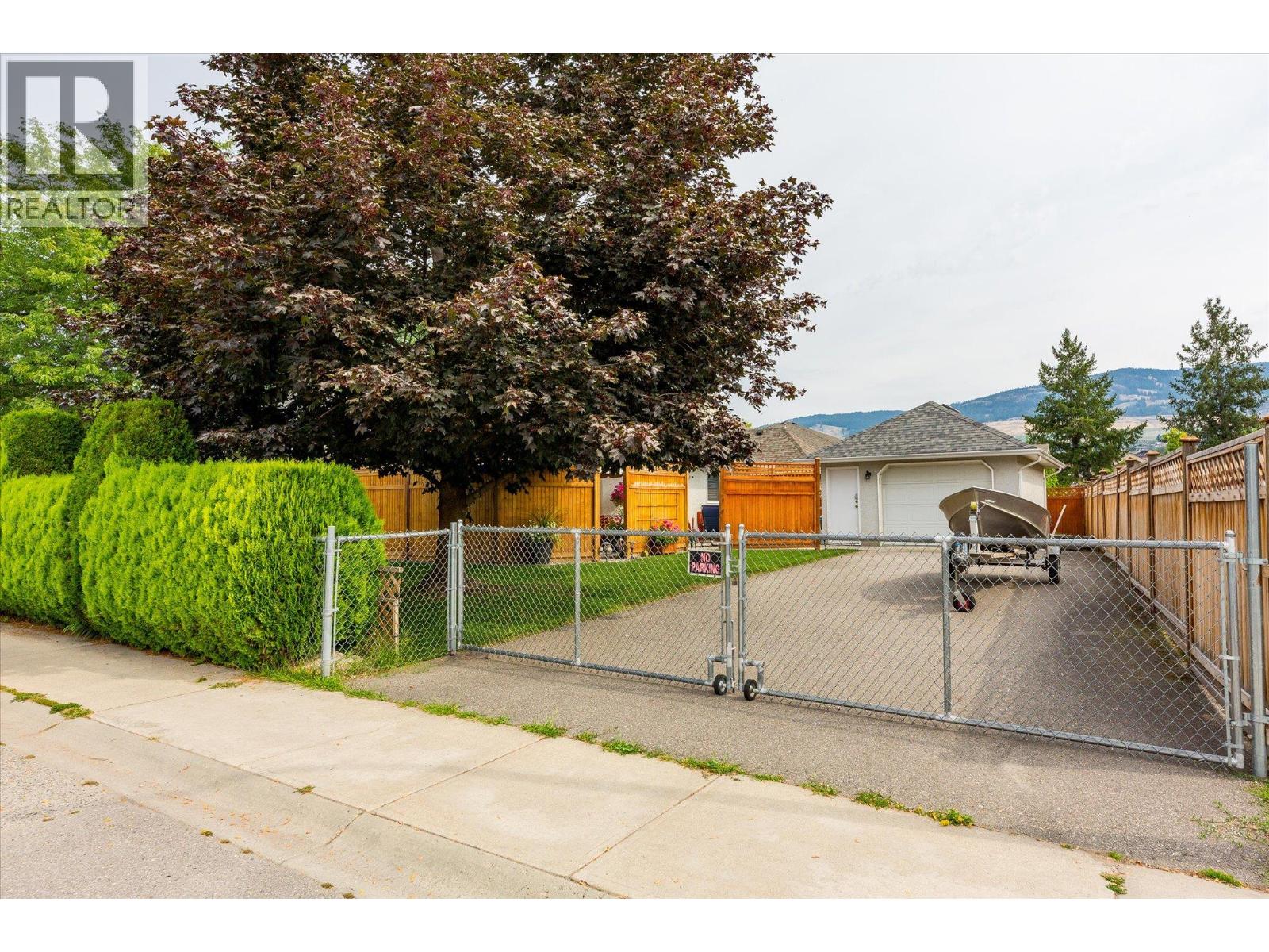 301 Fizet Avenue, Kelowna