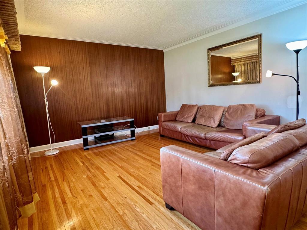 1150 Burrows Avenue, Winnipeg, Manitoba, R2X0S2, Winnipeg, Manitoba — photo 4 of 5
