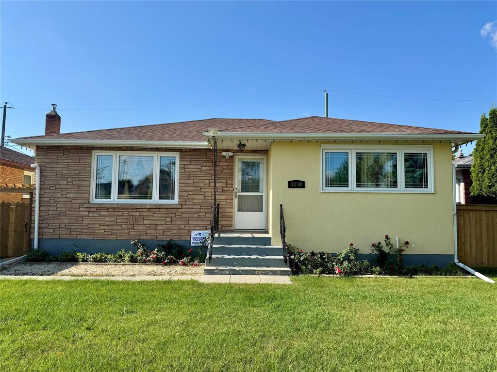 1150 Burrows Avenue, Winnipeg, Manitoba, R2X0S2, Winnipeg, Manitoba — photo 3 of 5