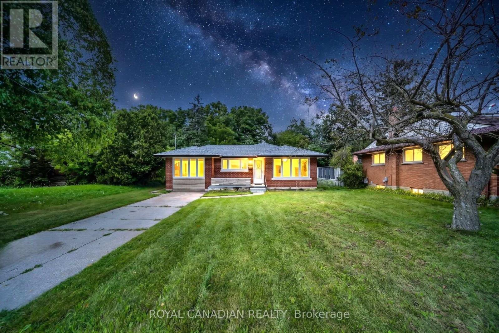 284 CEDAR CRESCENT — photo 3