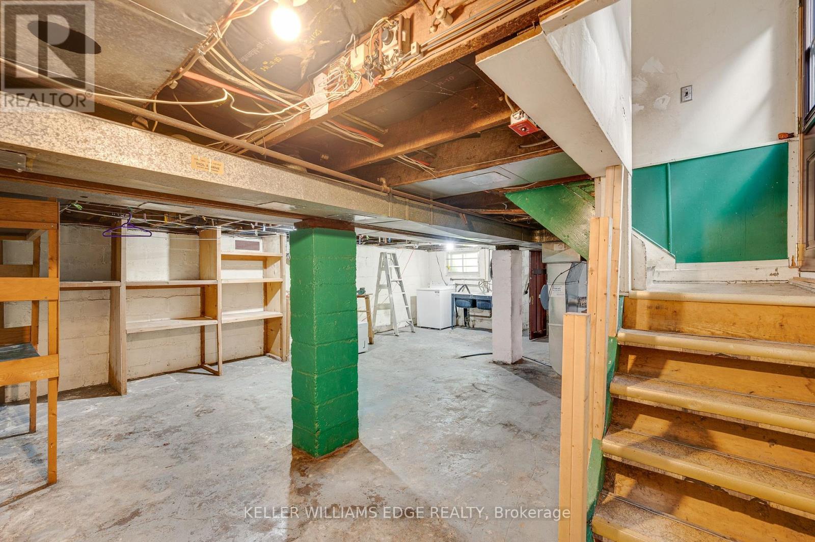 204 ROSSLYN AVENUE S - 27
