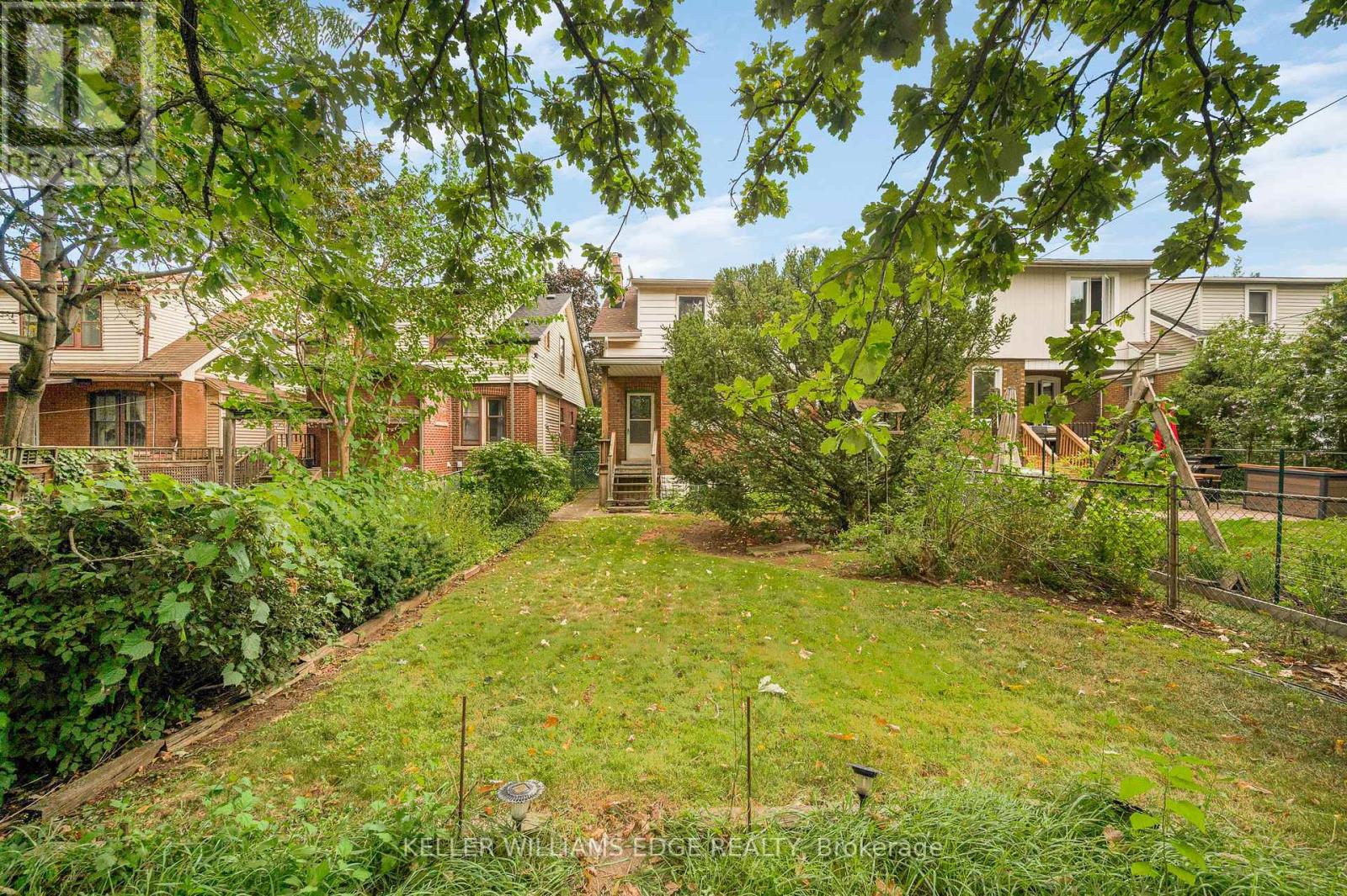 204 ROSSLYN AVENUE S - 30