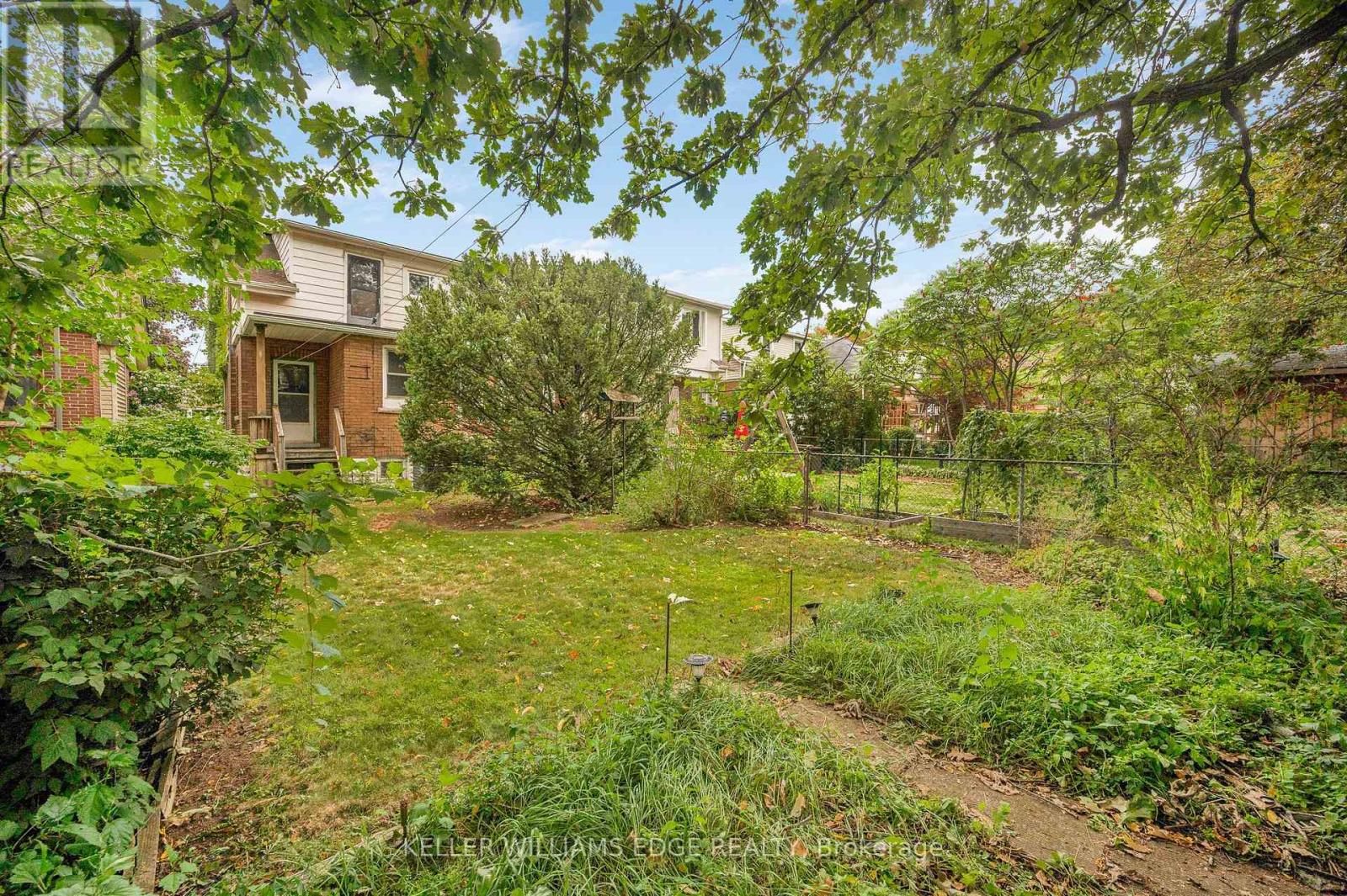 204 ROSSLYN AVENUE S - Image 32
