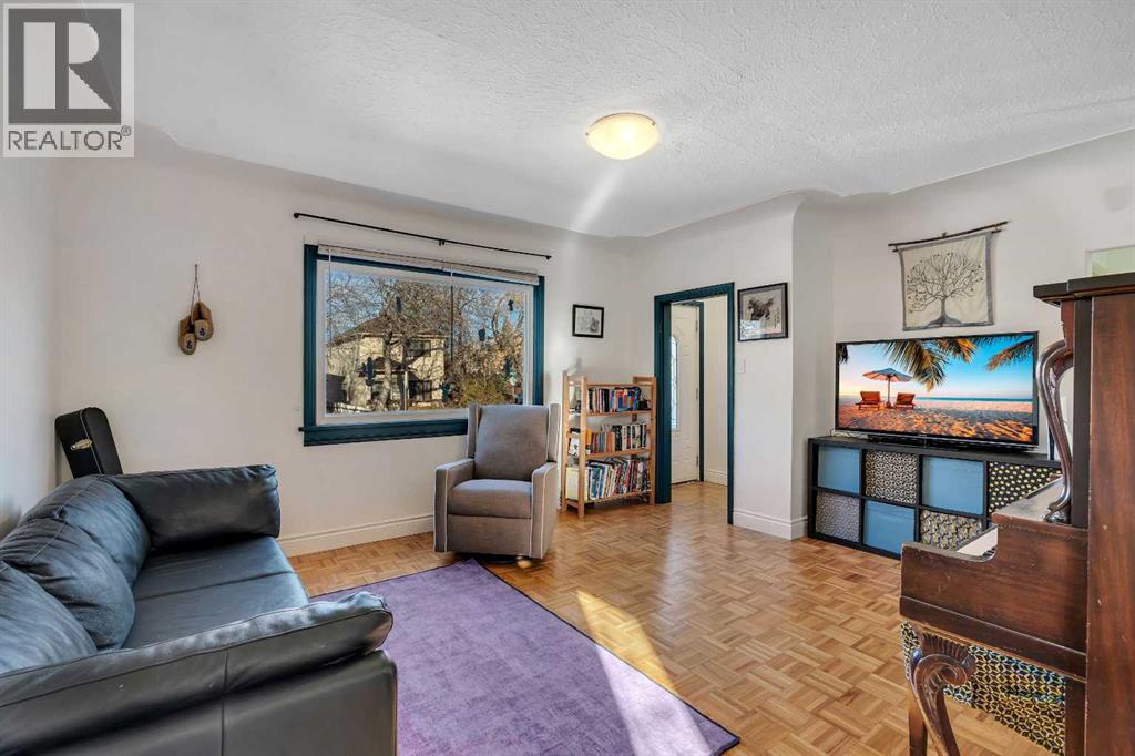 129 18 Avenue NW - Image 5
