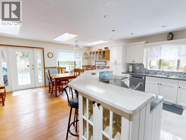 3700 MACKENZIE AVE - 5