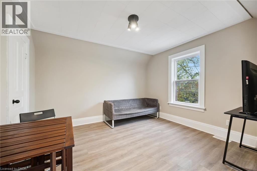 15 GORDON Avenue - 10