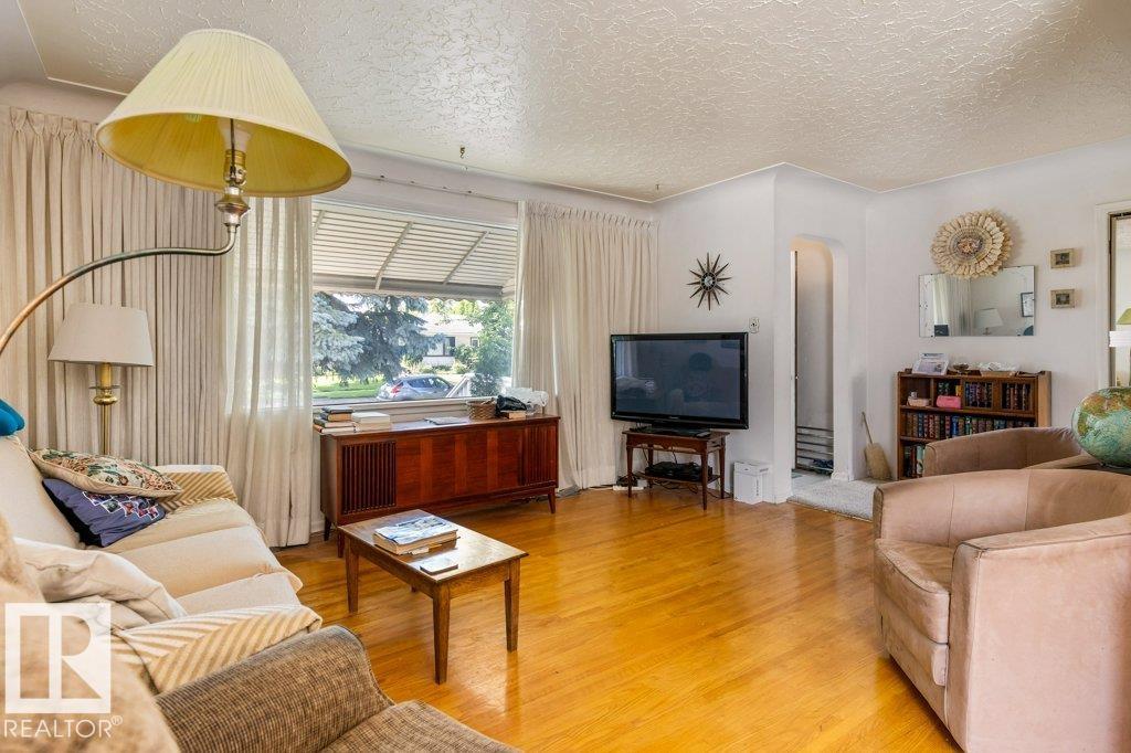 10731 148 ST NW - 12