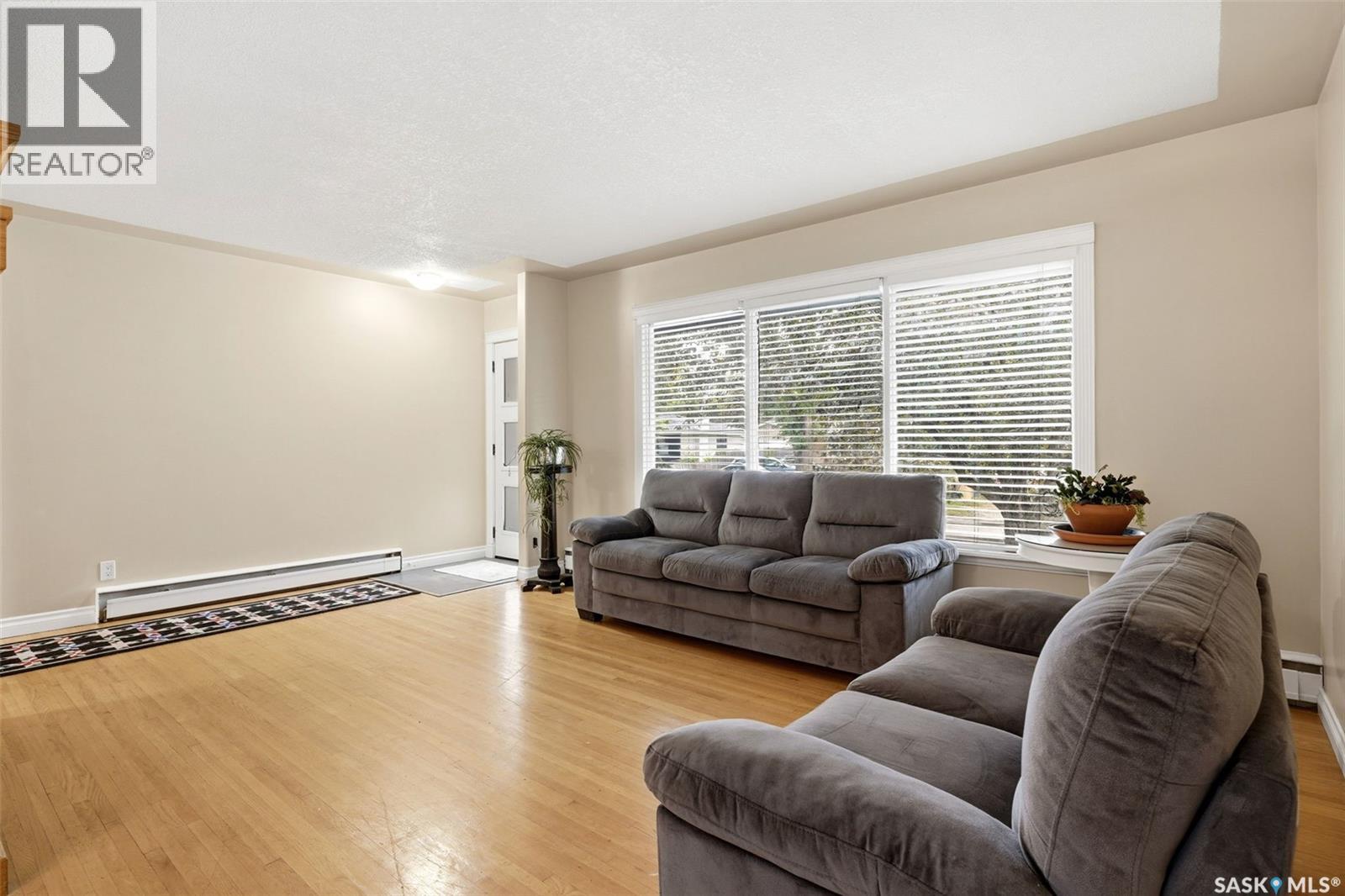 5 DARKE CRESCENT - Image 4