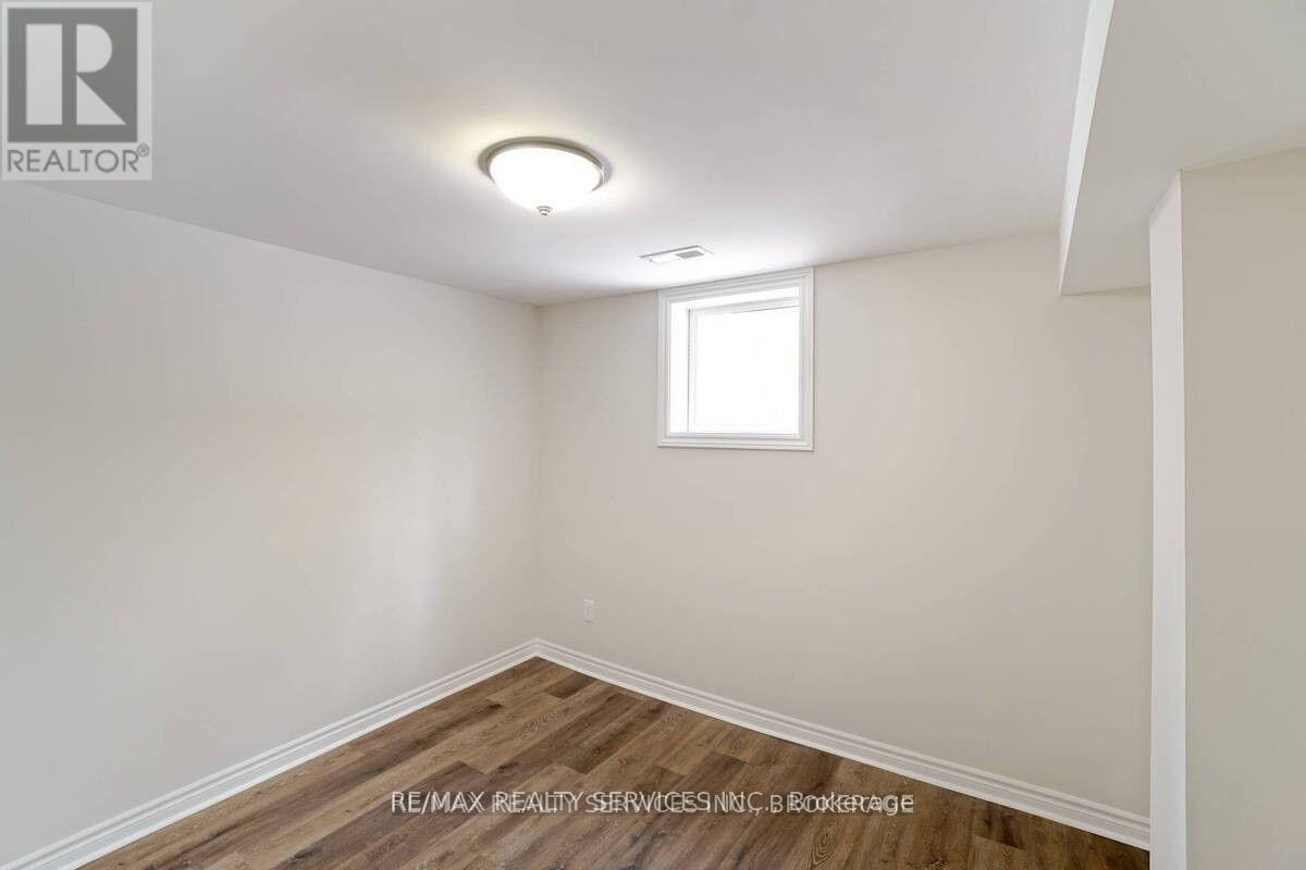 70 MONTJOY CRESCENT - 25
