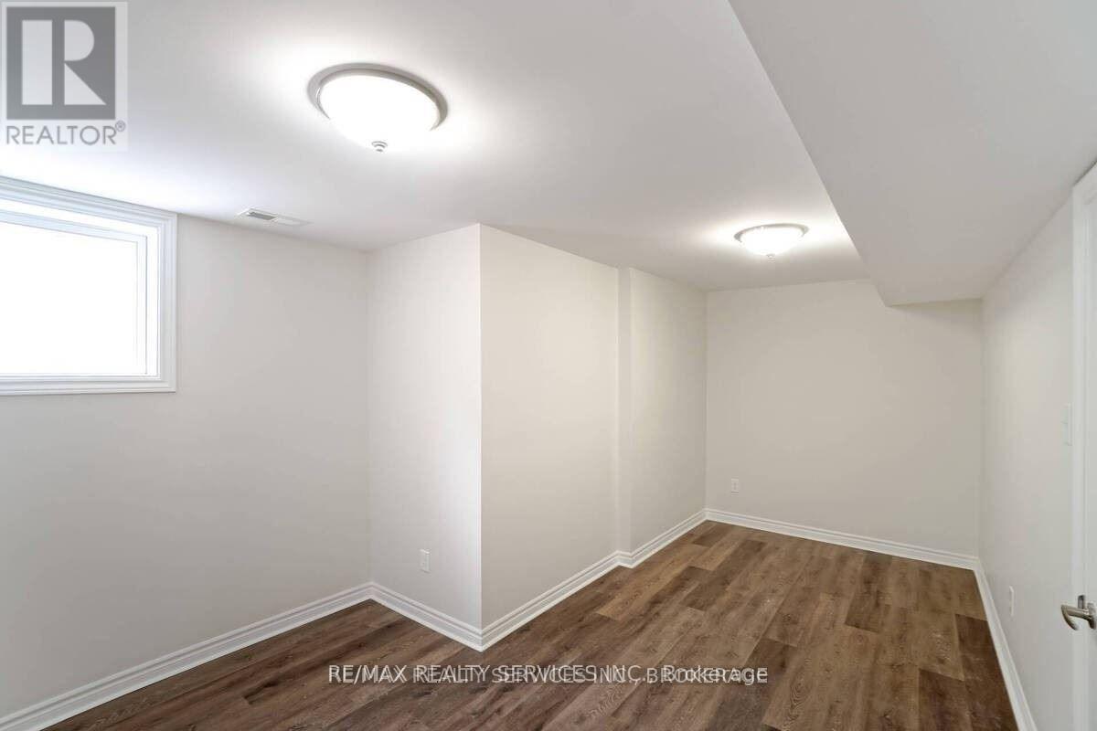 70 MONTJOY CRESCENT - Image 21