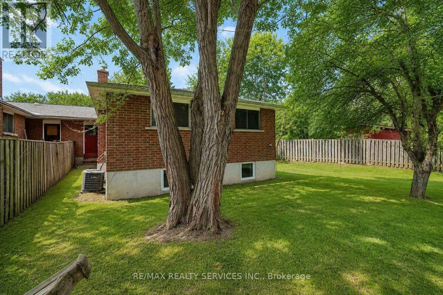 70 MONTJOY CRESCENT - 29