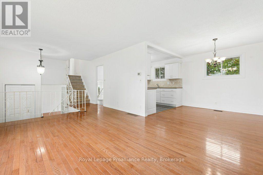 8 PANTER CIRCLE - Image 11