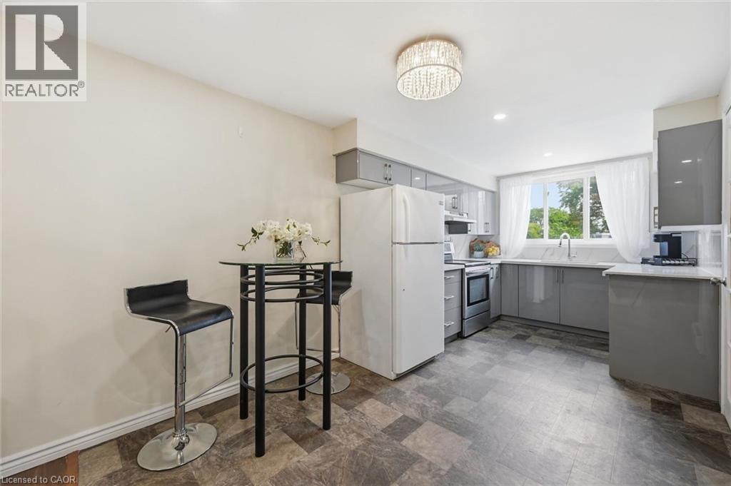 #B52 25 BRITTEN Close - 13