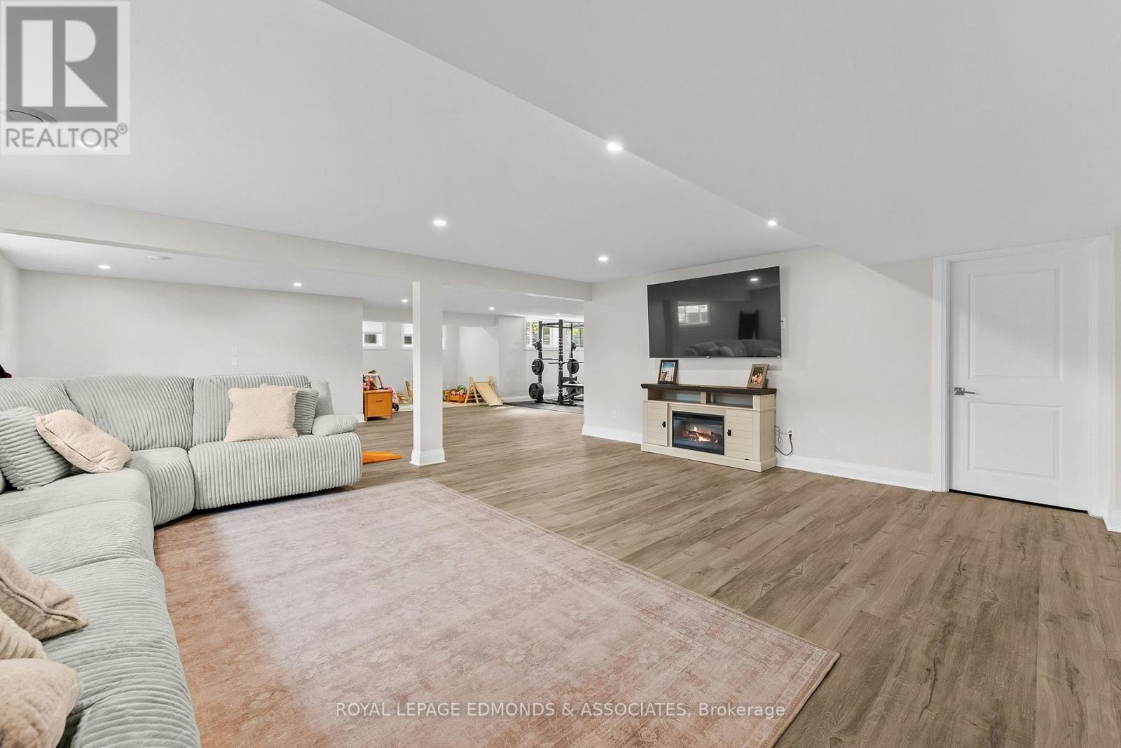 39 MORRISON DRIVE - Image 28