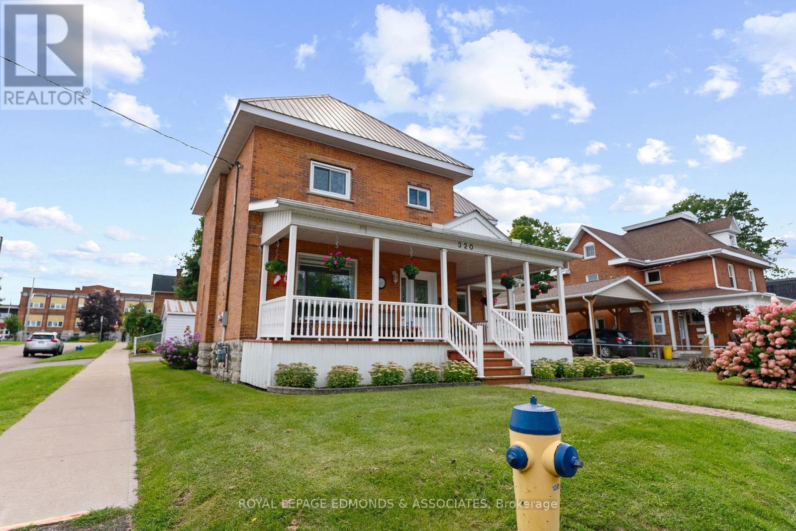 320 ALFRED STREET - 3