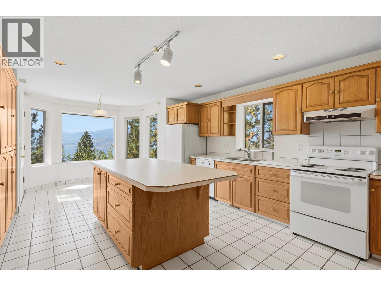 1970 Sutherland Road, Penticton