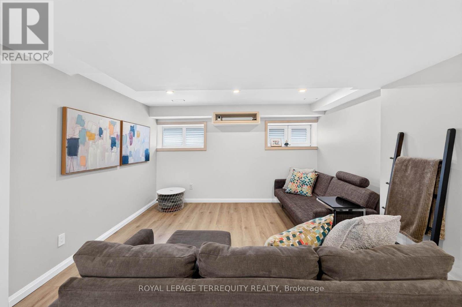 35 TOTTENHAM ROAD - 39