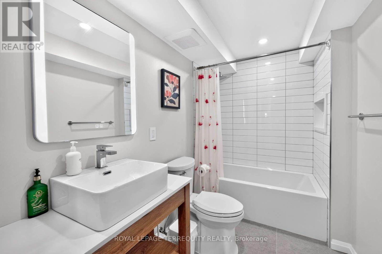 35 TOTTENHAM ROAD - 44