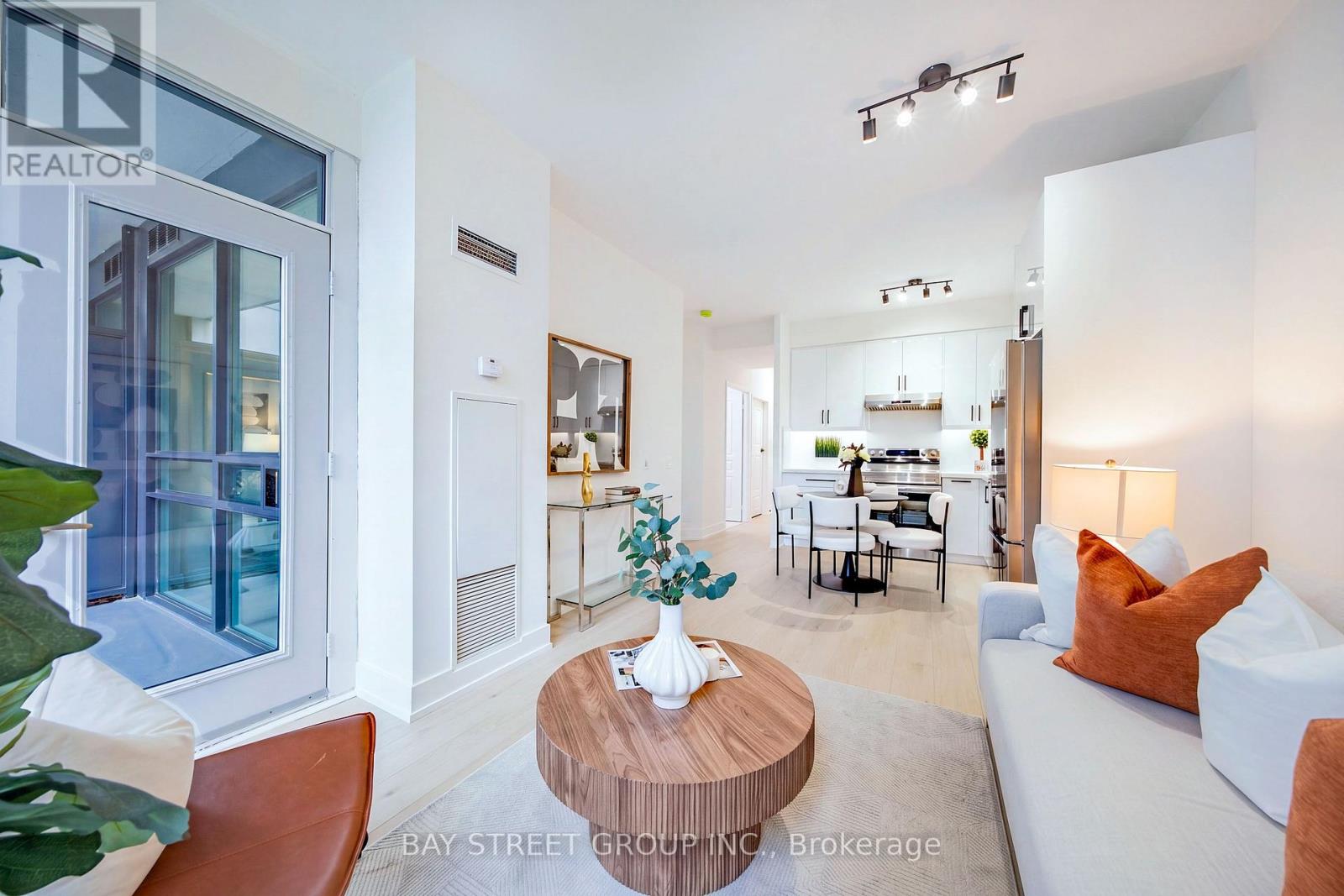 #805 1121 BAY STREET - 17